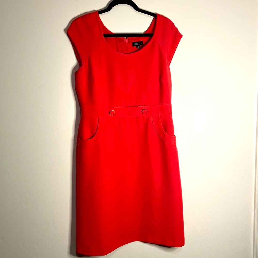 Tahari coral dress sleeveless size 10 classic silhouette
